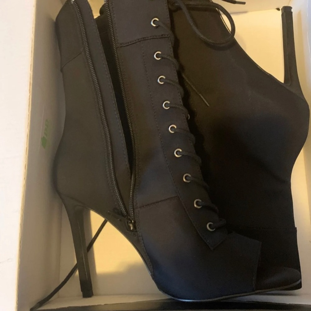Aldo black heels size 7 1/2